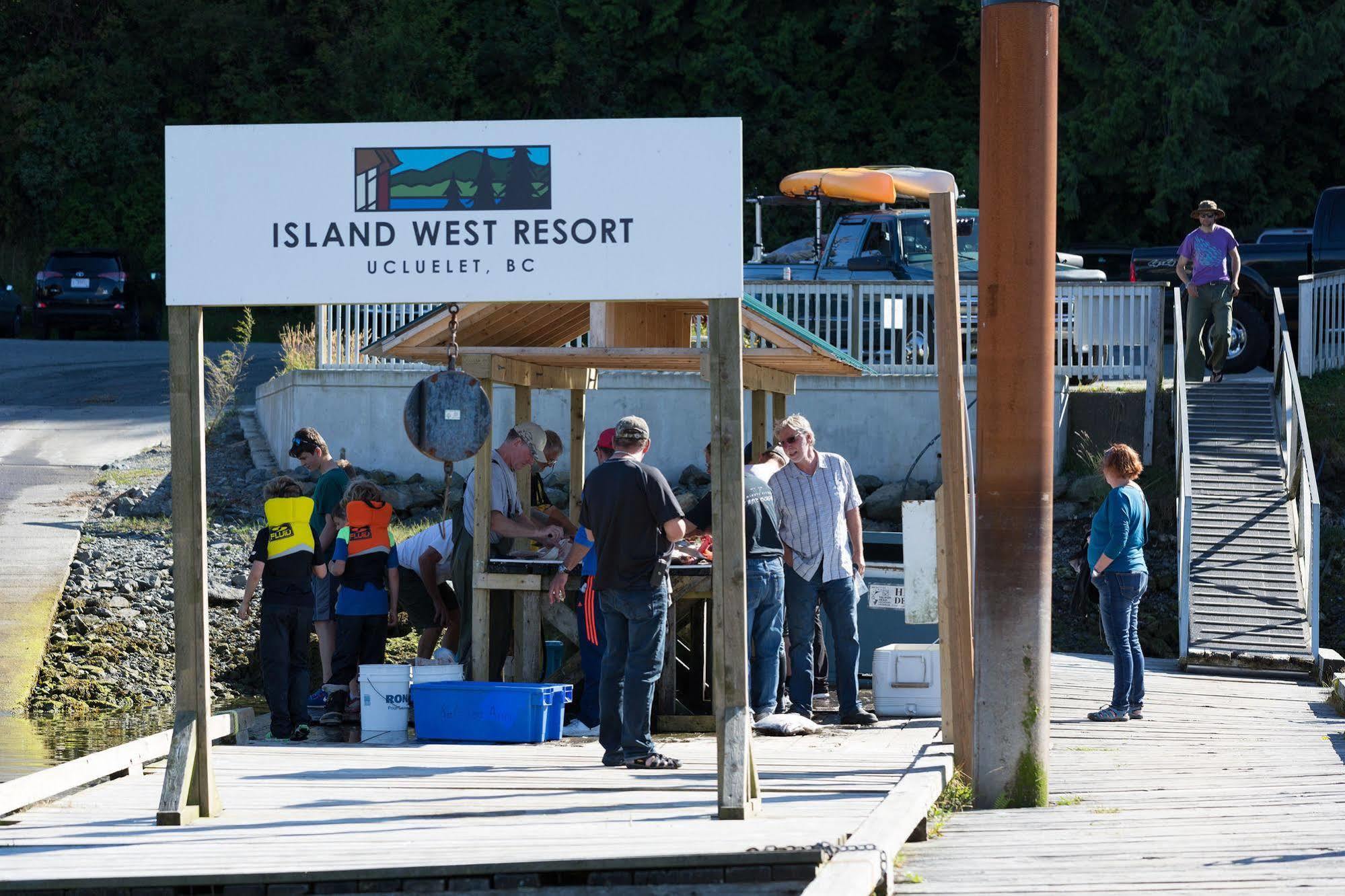 Island West Resort Ucluelet Exterior photo